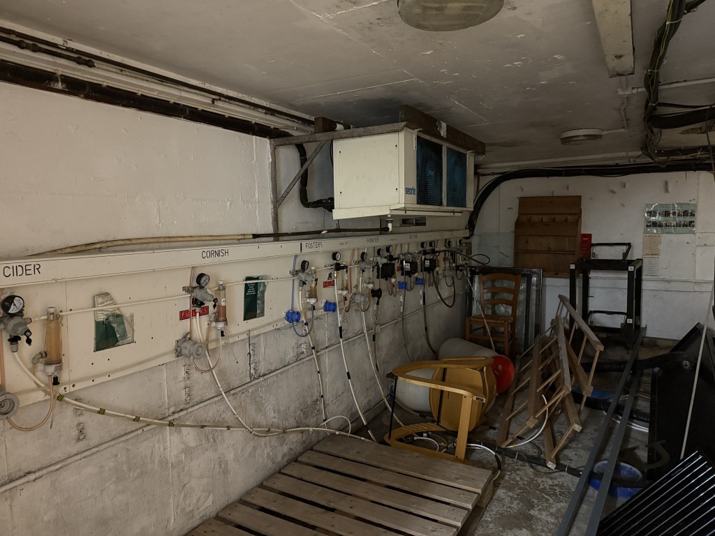 Lot: 142 - FORMER PUB AND HOTEL WITH PLANNING PERMISSION FOR RESIDENTIAL CONVERSION - Cellar with connections for barrels